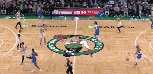 星空体育网址-汤杰溜底线空切上篮命中，凯尔特人三节94-81领先魔术